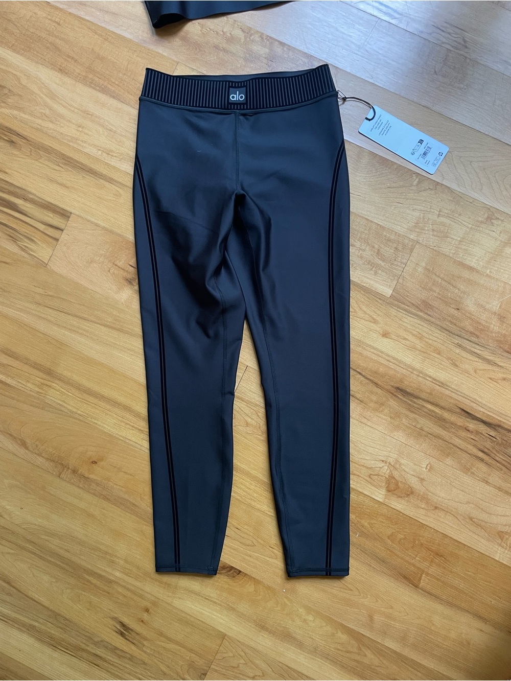 ALO Yoga Black Legging Tag - Airlift High Waist - Picture 4 of 6